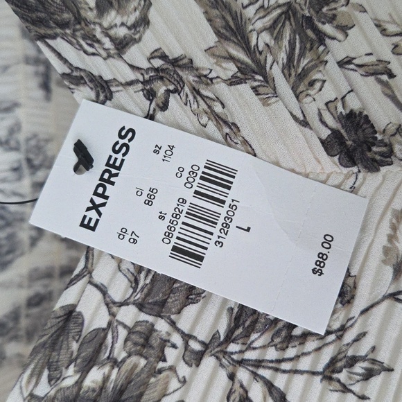 NWT EXPRESS Floral Crop Top and Wide Leg Pant Set, Size L - Picture 5 of 16